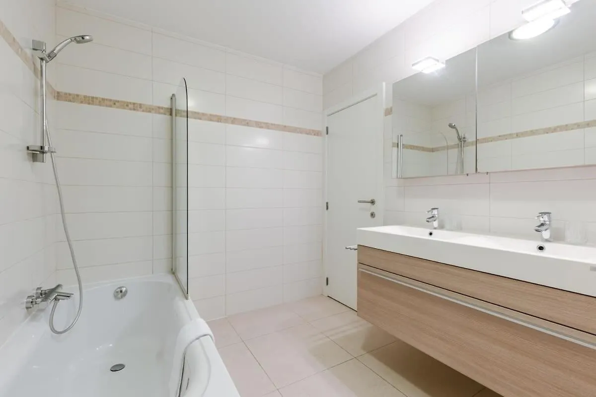Apartment Huswell - Bright Duplexapartment Ostend Belgium